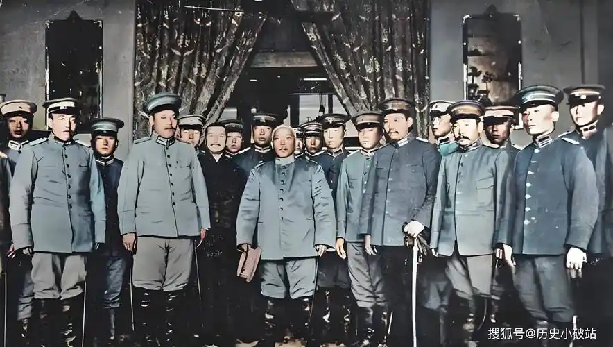 上色老照片:纨绔子弟青楼喝花酒;武汉市民仰头观中日空战_袁世凯_中国