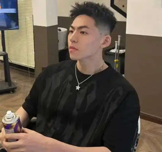 前刺发型,绝对可以笑着出理发店的短发,不知道该怎么剪头发的可以参考