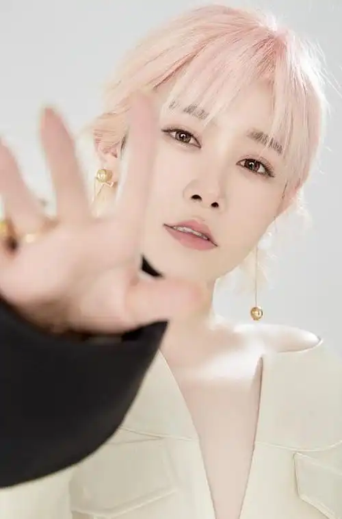 萱萱(中国内地流行女歌手)_石塘网