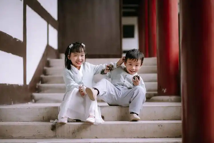 标题:可爱的两姐弟