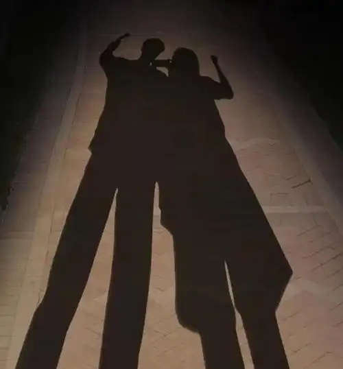 求两人影子合影原图做屏保