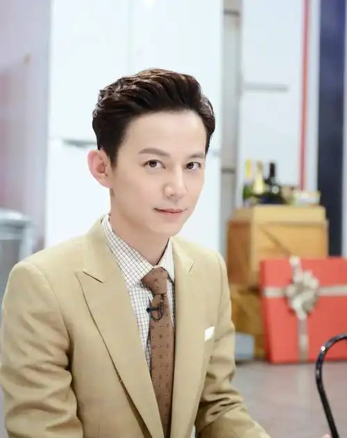 何炅_主持人_作品_个人资料_简历_生日_经历_留言 - 酷乐米