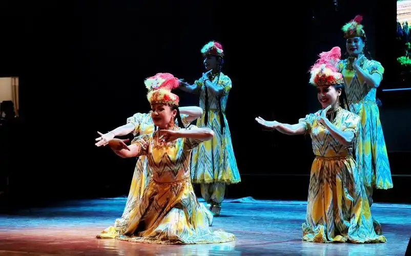 南疆喀什之行--民族歌舞表演篇