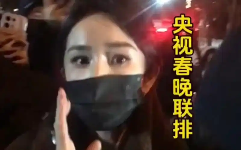 疑似杨幂被粉丝摸头