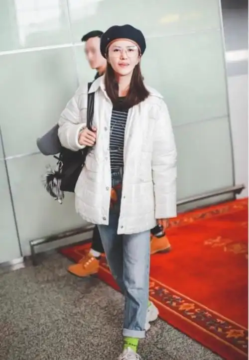 陈亦飞谭维维(陈亦飞眼神不离妻子超暖心)