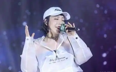 3亿策划费到街边商演,你以为吴莫愁遭封,其实另有隐秘_时候_父亲_照片