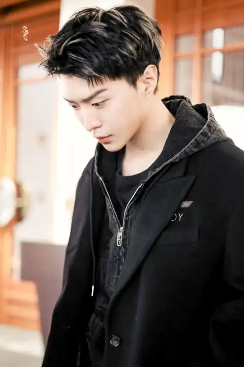 范丞丞boy自丞一派##范丞丞白色挑染