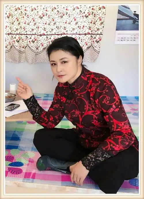 47岁谢大脚晒出近照真实状态令网友炸锅难怪不生孩子