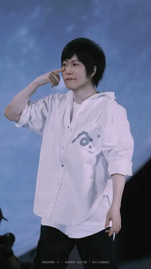 阿信超话五月天超话    不哭不哭 眼淚是珍珠    #五月天5525回到那