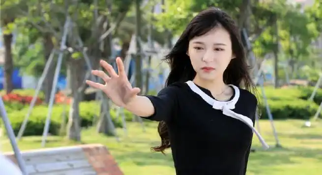 贴身校花2#张语格已经完美诠释齐刘海造型,不仅萌翻了君临和唐宇