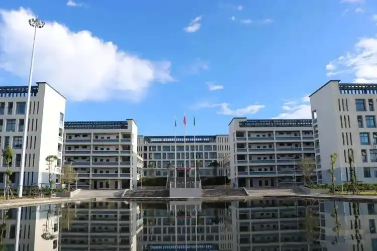 上新,砚山实验中学