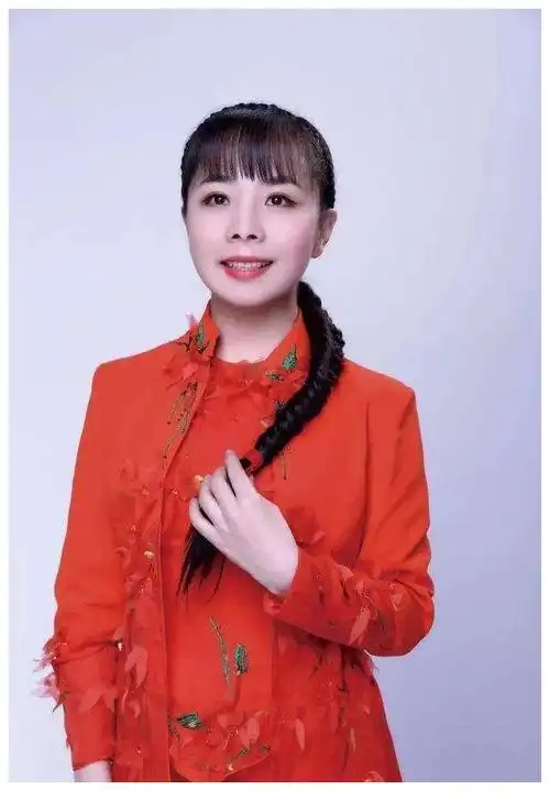 王二妮:走红后嫁青梅竹马,还曾大方送他豪车,如今却过成这样