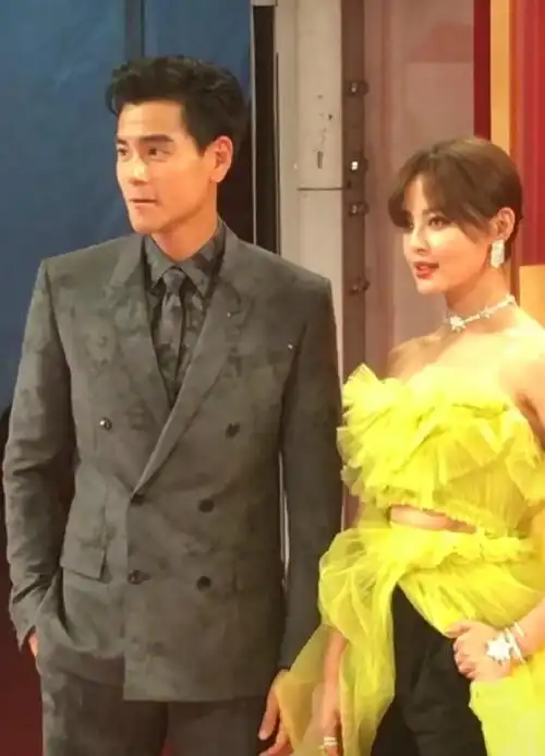 辛芷蕾站彭于晏身边美艳绝伦,彭于晏眼神往哪看?观众:正常反应