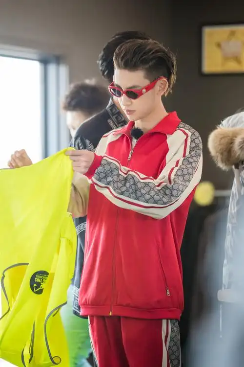 小鬼王琳凯青春的花路高空蹦极rap神演唱真实体重被曝光成花路团最低