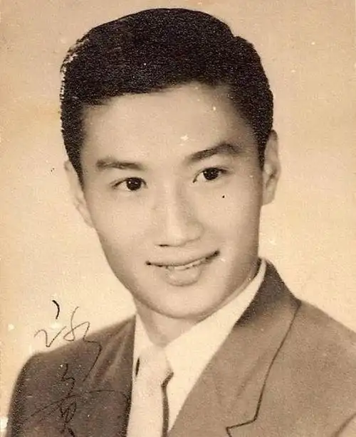 谢贤年轻时容貌有多帅?看到照片后,网友:谢霆锋都没他帅_手机搜狐网