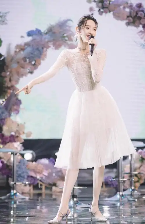 张艺凡拜托粉丝别走被吐槽团糊是因为她路人缘都去哪了