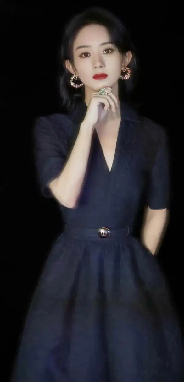 一组赵丽颖最新一期! 职业女性套装 妩媚女性套装时尚搭配展示!