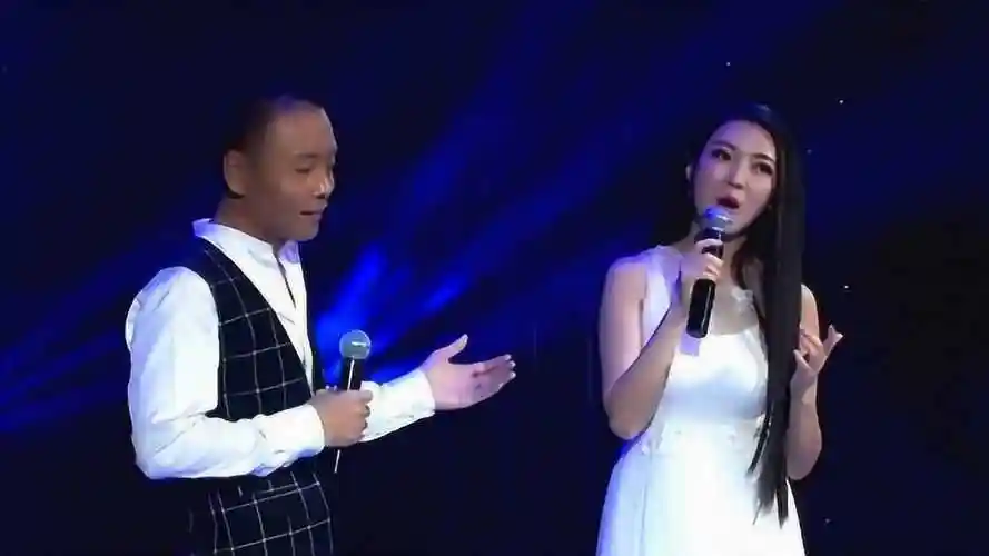 祁隆和甜歌女神任妙音对唱梦里回到昨天两人配合默契满眼温情