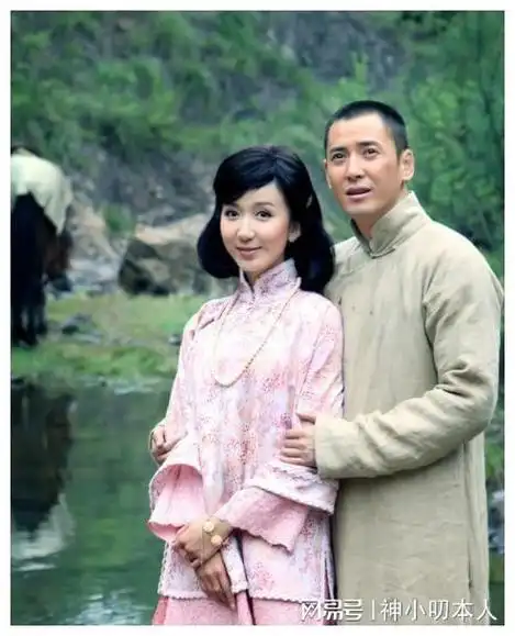 娄艺潇新片惹争议,胡一菲滤镜不保,回顾其尴尬的十年影视之路