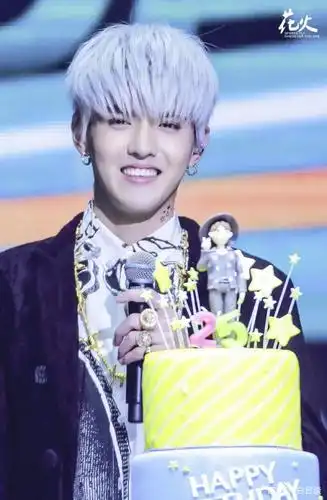 都说吴亦凡笑起来不好看,那是因为你没见过他这些照片!