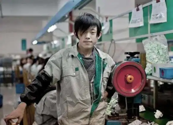 现在农村的青年不想进厂反而选择做这个老农说出打工者的心酸