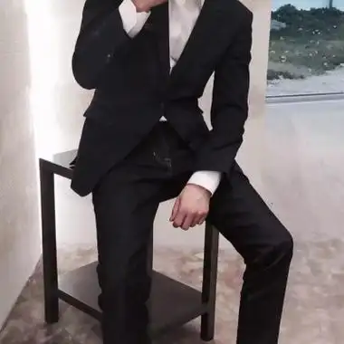 西装控不露脸气质男头像图片 高清最新2022西装扯领带男生头像