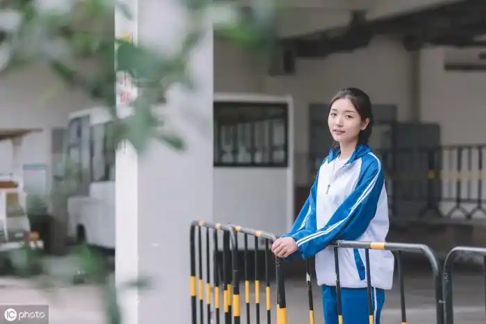 清纯校服女生校园的清纯穿校服的女孩