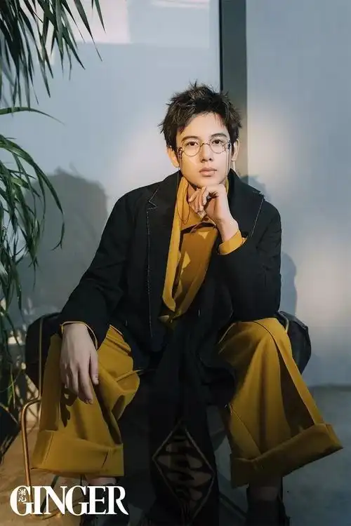 说到胡先煦,没人觉得他跟张耀也挺像的嘛