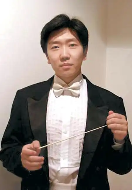 新年交响音乐会 指挥家夏小汤来乌鲁木齐炫技