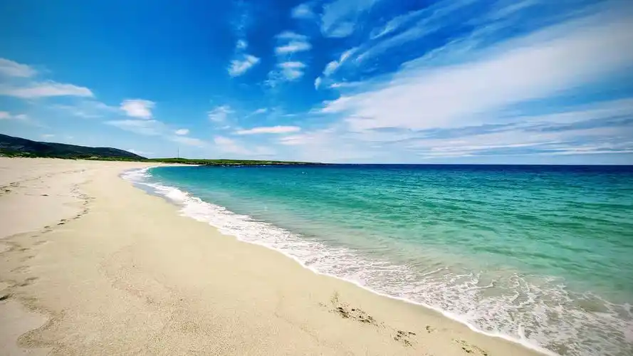 碧海蓝天的海滨风景2736x1824分辨率查看