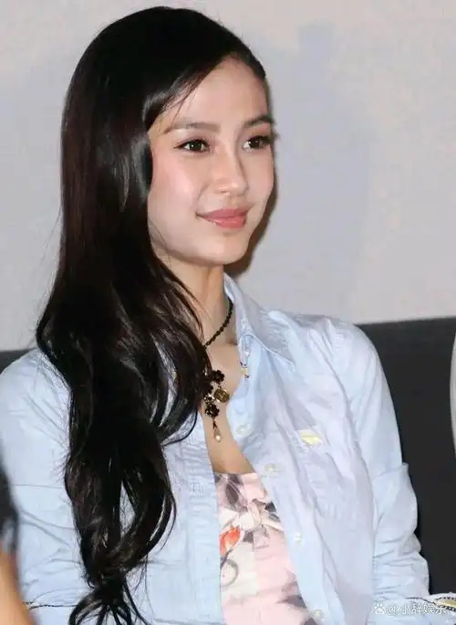 杨颖早期旧照笑起来真明媚