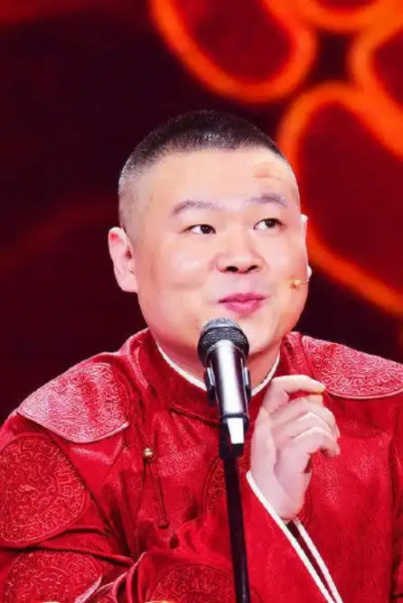 玩大了岳云鹏春晚憋不住笑场师傅郭德纲气到要打人