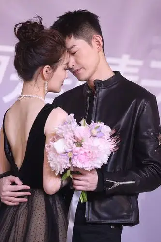 这对我磕了张翰徐璐现场甜蜜抱抱作势亲吻cp感十足