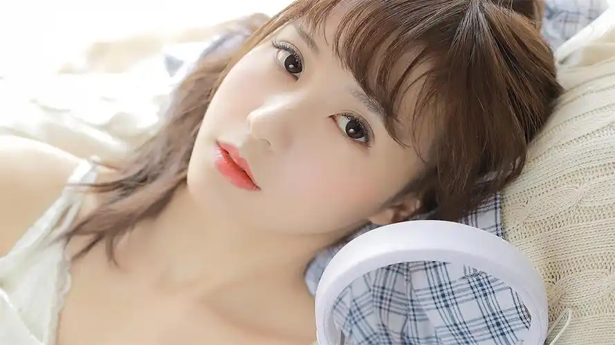 性感美女白嫩皮肤诱人高清桌面壁纸