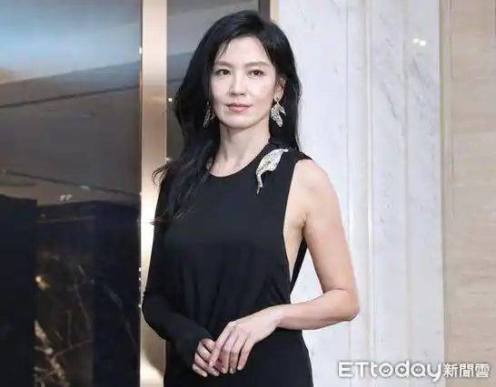 冯德伦「晒舒淇旧照」被老婆呛跪算盘! 现身亲曝爱妻宣言:很漂亮啊