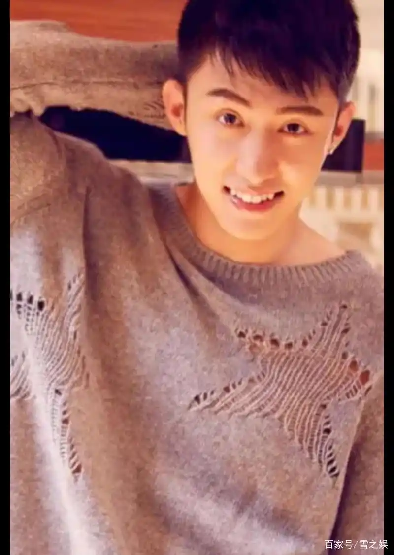 爱了爱了最帅靓仔黄景瑜笑起来两个小虎牙太招人喜欢了