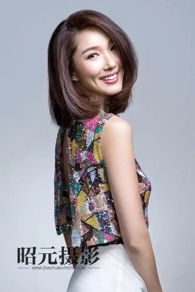 王祖男娇妻李亚男时尚美艳写真