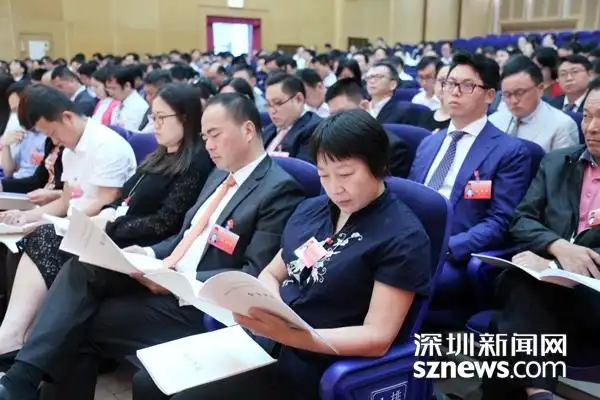 政协罗湖五届一次会议开幕 吴裕中做工作报告