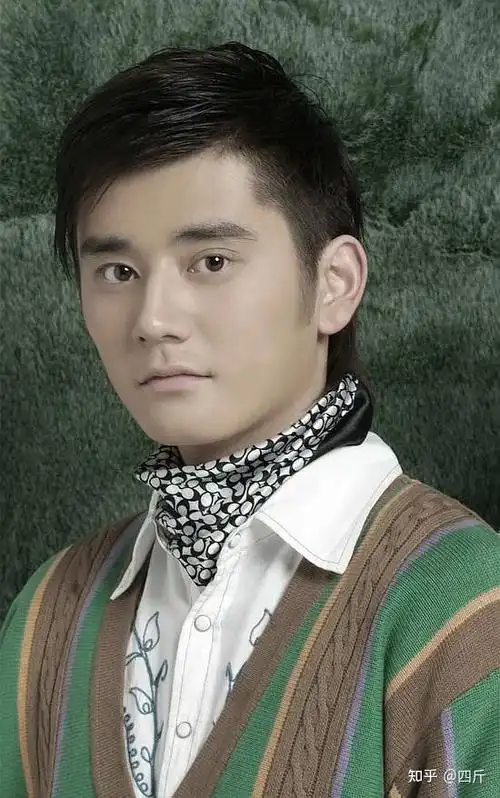 "钱枫事件"女主小艺身份疑似曝光,晒"暴露"照片,专打擦边球