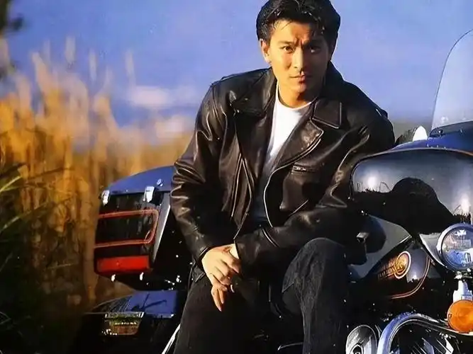 著名导演痛批成龙刘德华一个就喜欢忽悠人一个沦为票房毒药