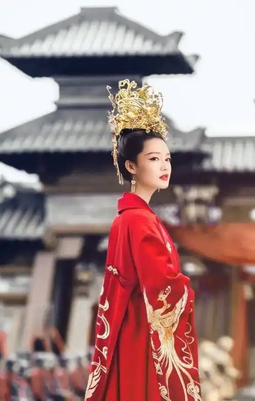 女星红衣古装,谁最惊艳?_美貌_金色_流苏