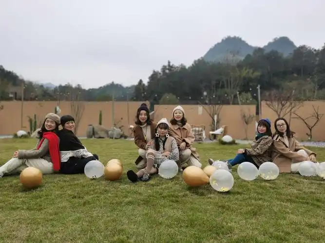 正儿八经的摆拍有点累人⊙﹏