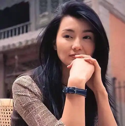 后来张曼玉甚至嫁给了外国人,这让人们更加怀疑他的国籍.