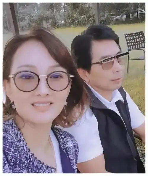 回顾:24岁嫁31岁富商老公身家过亿,8次登春晚,牛莉有什么底气