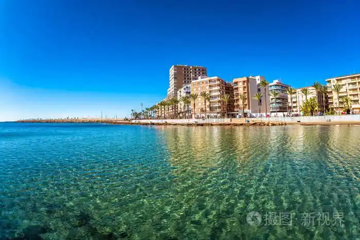 海滩和城市景观.瓦伦西亚, 西班牙
