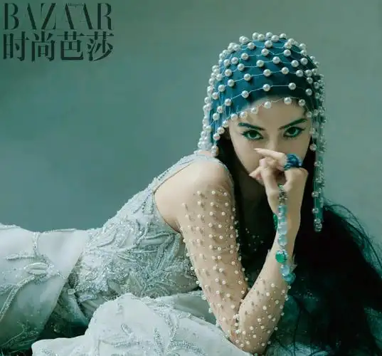 时尚芭莎十月刊"国95特辑",薄雾弥漫的山涧崖壁,江南山水间写意国