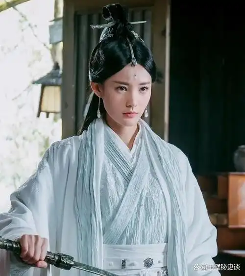 本以为李一桐会像赵丽颖,袁姗姗那样,靠着于正的剧一炮而红.