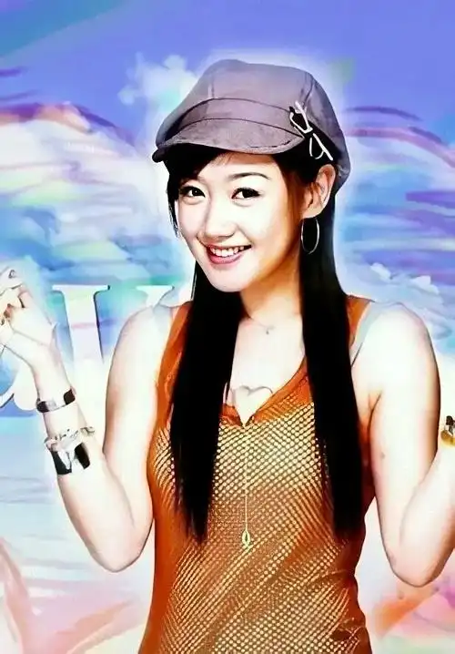 薛佳凝年轻时的颜值能在女团c位担当出道吗