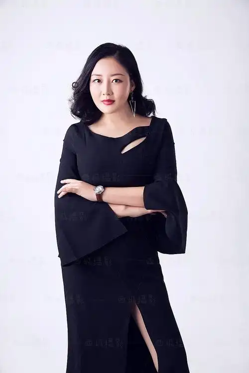 想要拍出理想的职业形象照,拥有一只专业拍摄的团队尤其重要.