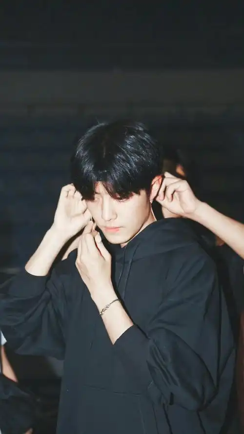 和肖战点亮微博之夜